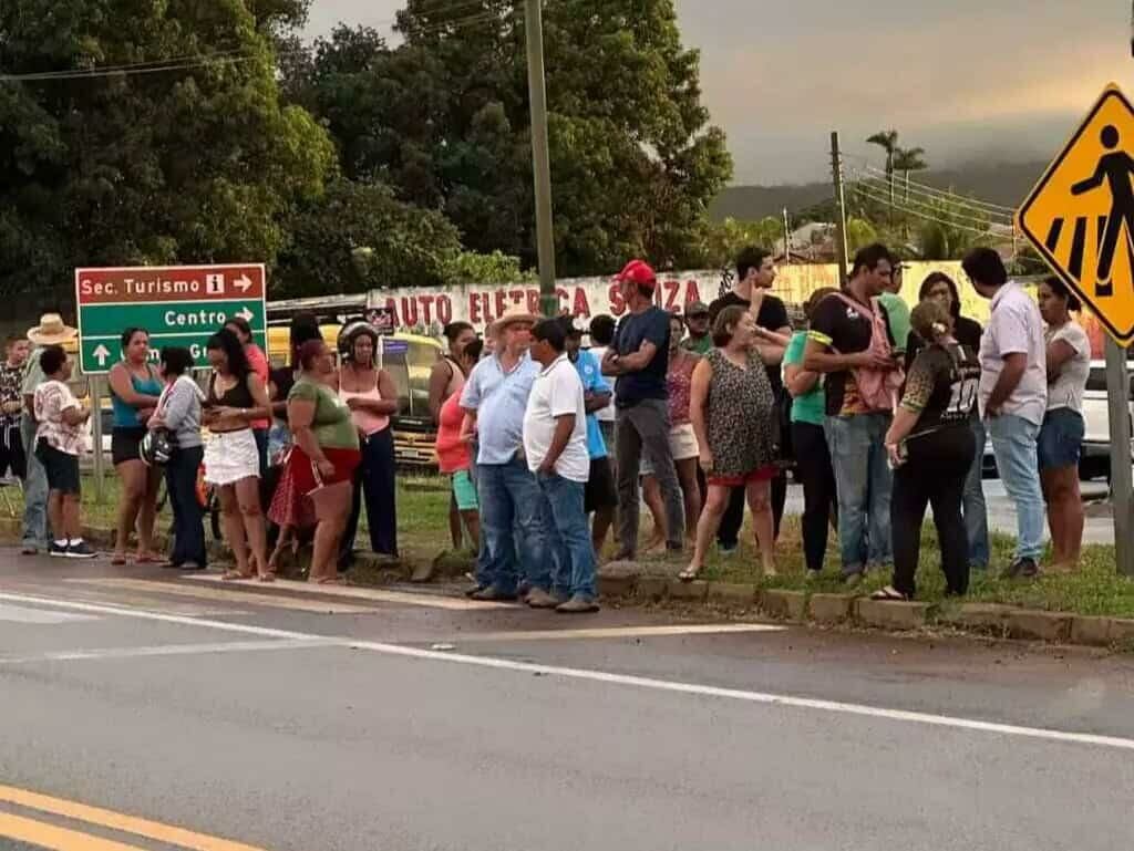 Imagem de compartilhamento para o artigo Moradores protestam após morte de criança atropelada na BR-163, em Rio Verde de Mato Grosso da MS Todo dia